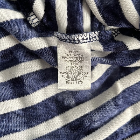 Saint Tropez V-Neck Top - Picture 11 of 14